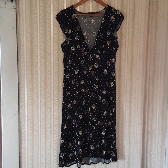 Forever 21 Dresses & Skirts - ☆LAST CHANCE☆ Black Polka Dot Floral Dress